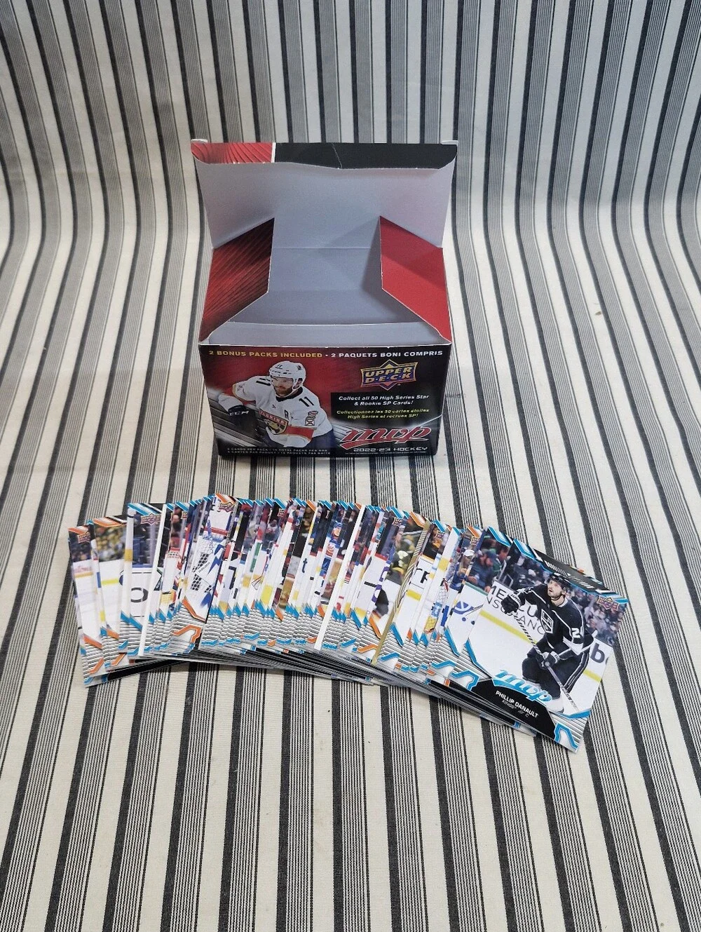 Upper Deck MVP Hockey 2021-22 2022-23 Space Jam Mixed Lot 900 Cards